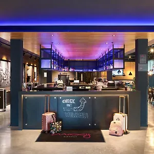 4* Отель Moxy